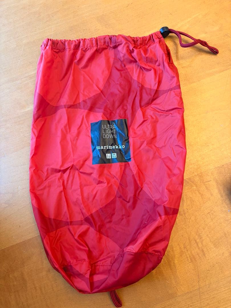 海外限定UNIQLO x marimekkoウルトラライトダウンジャケット赤
