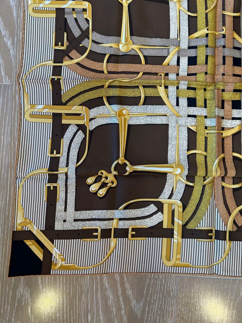 【美品】エルメス　HERMES カレ 70 馬銜・シュミーズ