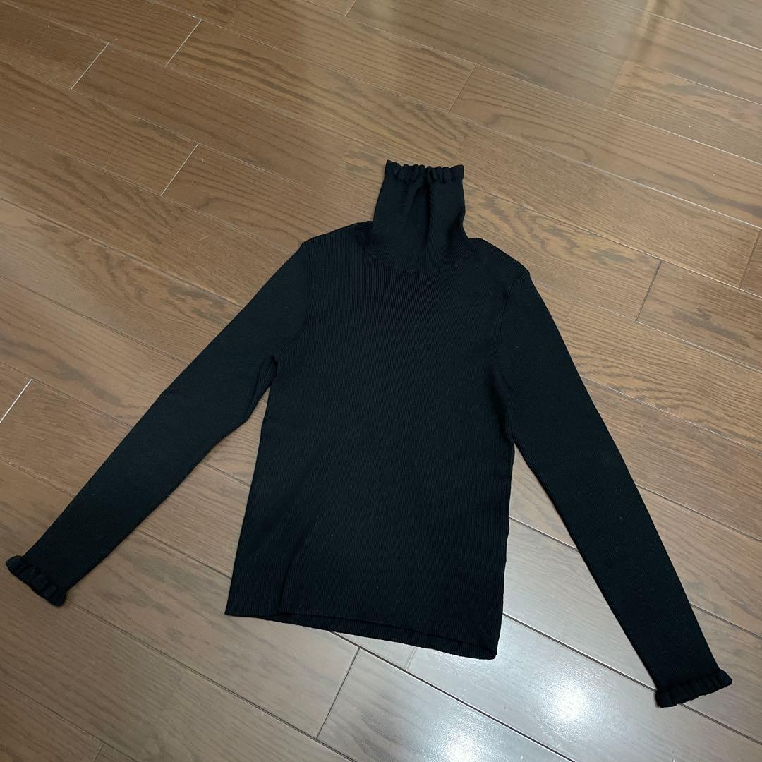 エムプルミエ タートル フリルリブニットプルオーバー　ブラック