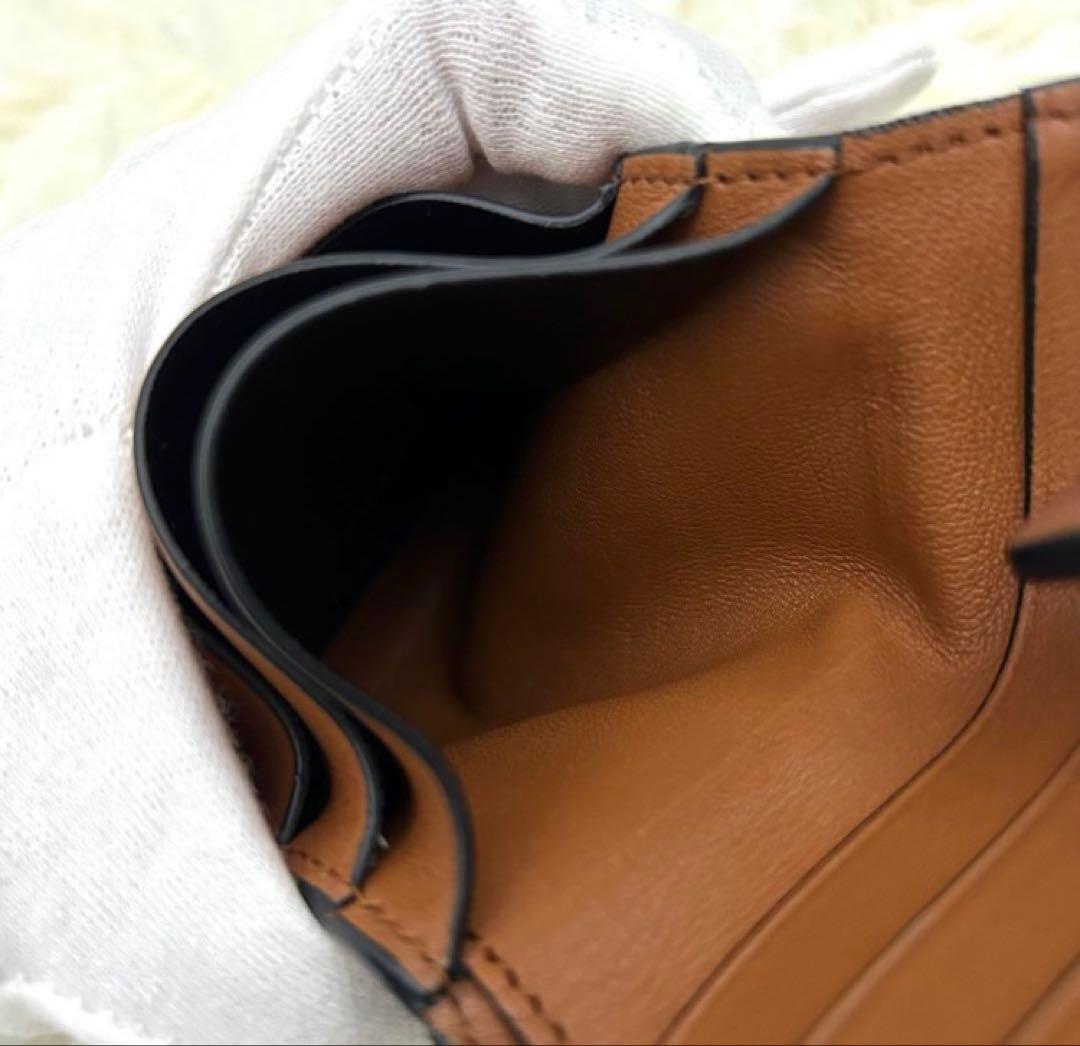 LOEWE ネイビー 二つ折り財布