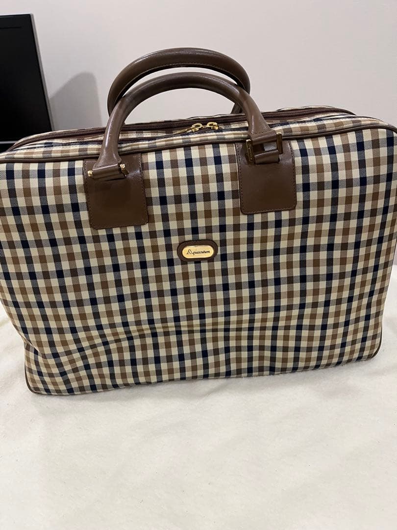 アクアスキュータム　チェック柄 旅行バッグ