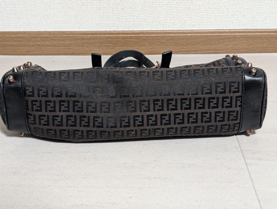 FENDI ズッカ スタッズ付き ミニボストンバッグ 8BL006