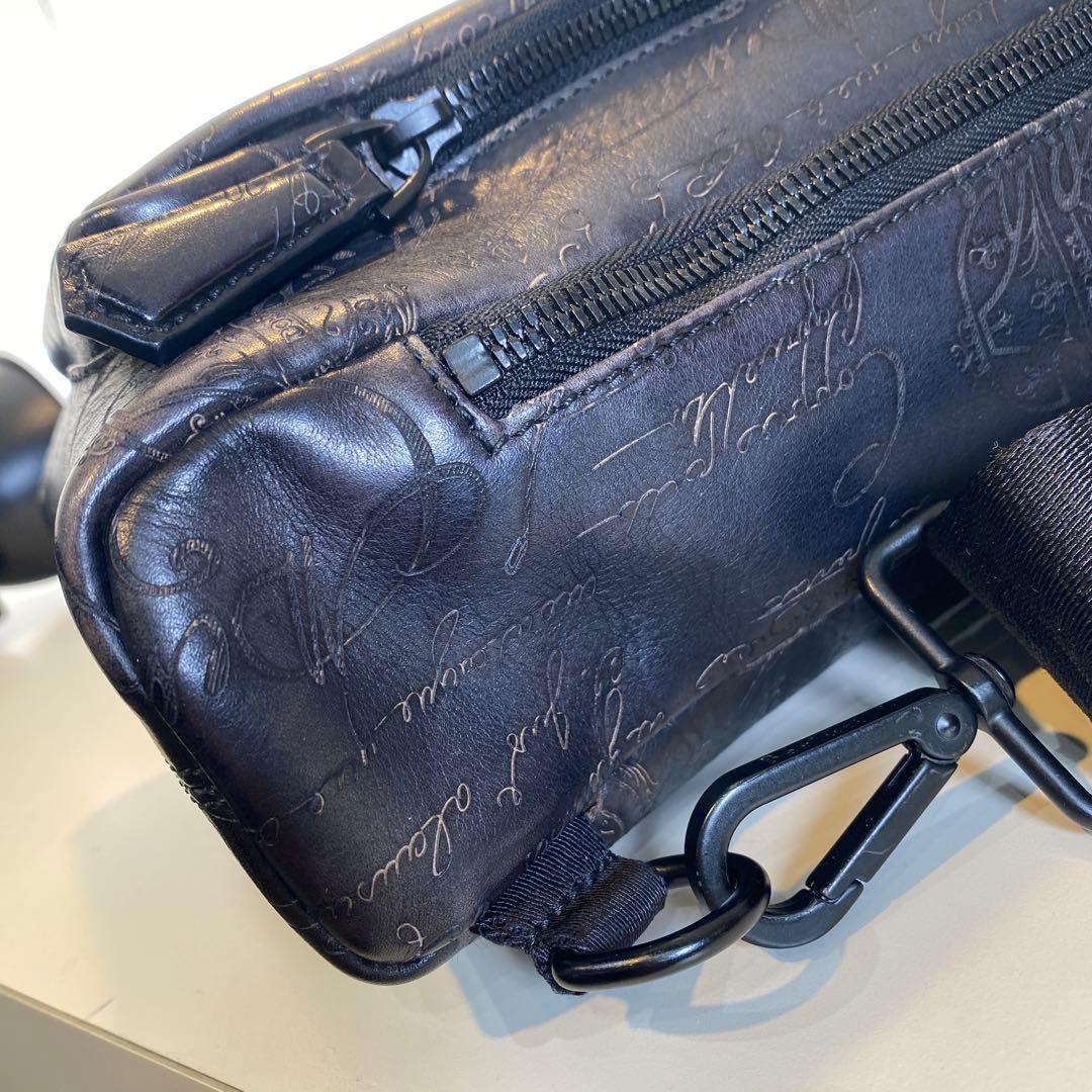 ベルルッティ　紳士用　ボディバッグ　ブラック