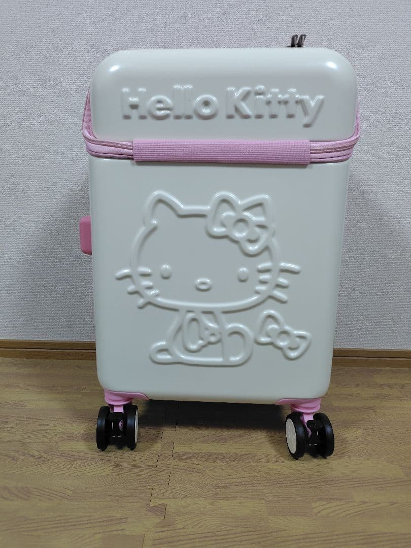 ハローキティ　フロントポケット付きスーツケース