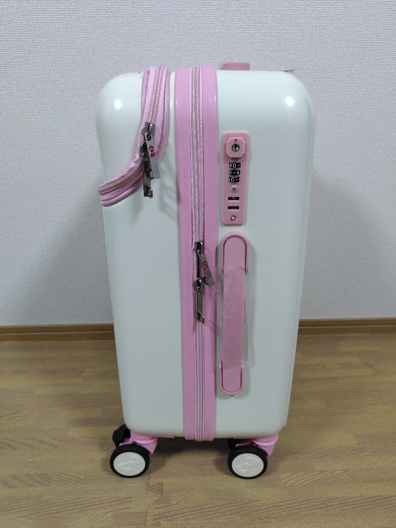 ハローキティ　フロントポケット付きスーツケース