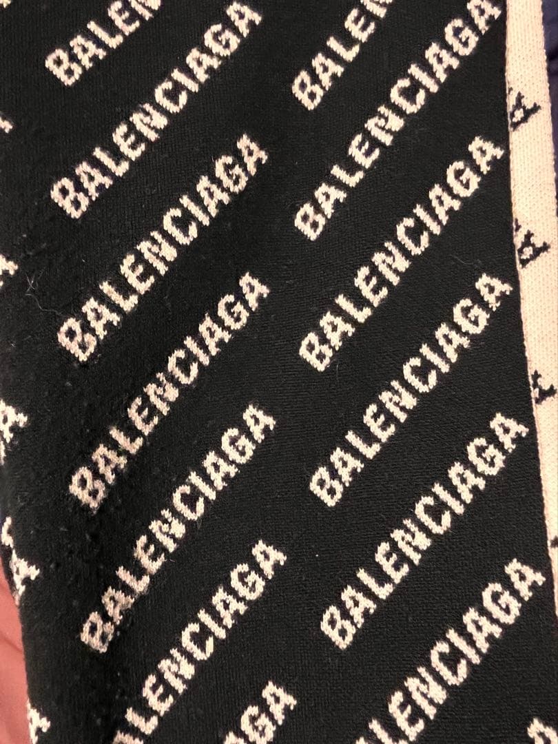 バレンシアガ　マフラー