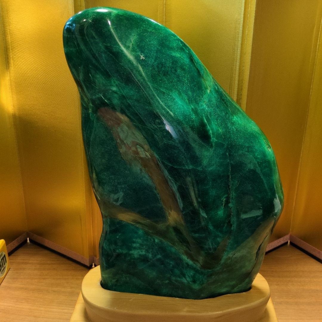 翡翠 ヒスイ 特大 約11.6kg 天然石 自然石 水石 木製専門台座付き