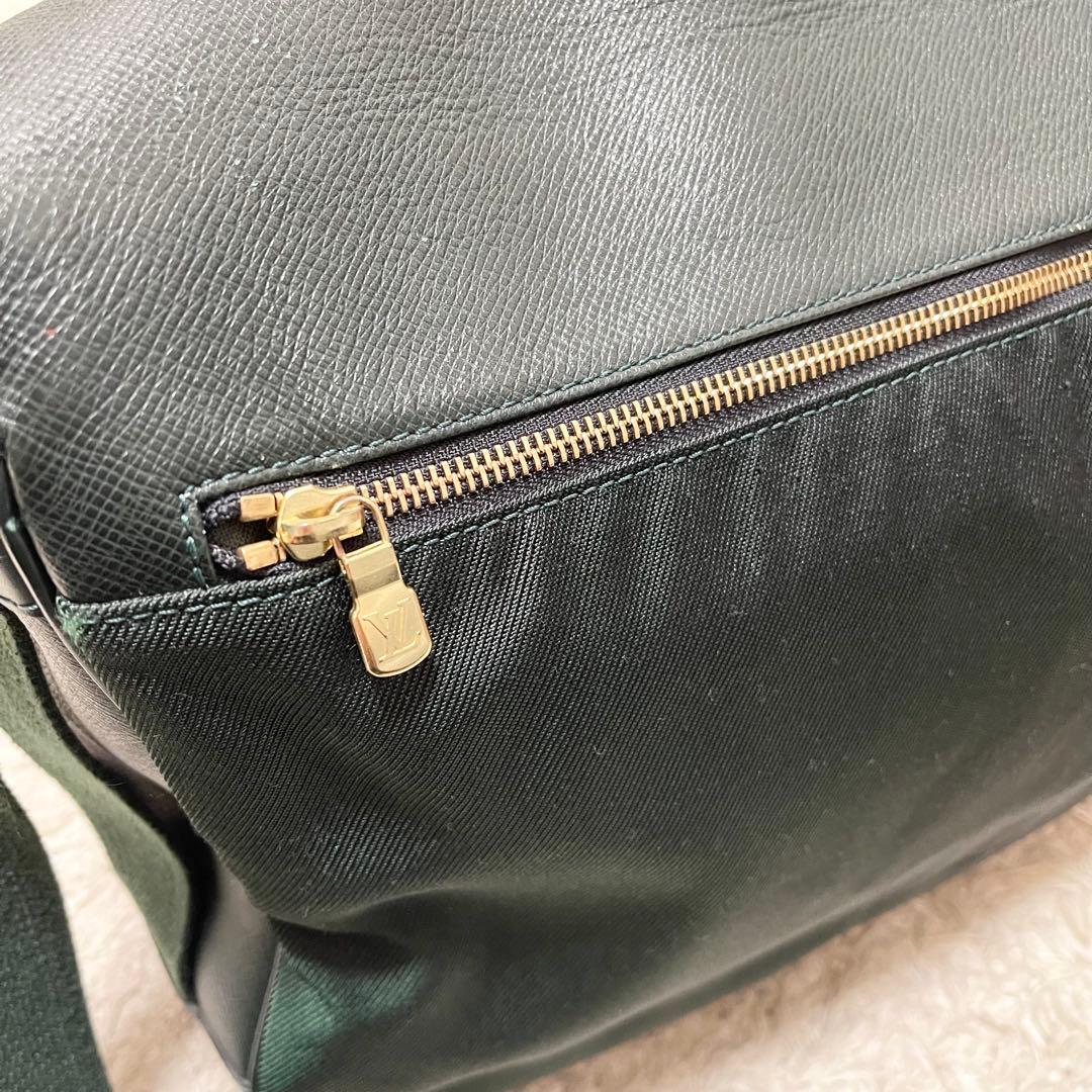 【良品】ルイヴィトン メッセンジャーバッグ　タイガ　デルスー　エピセア　ロゴ金具