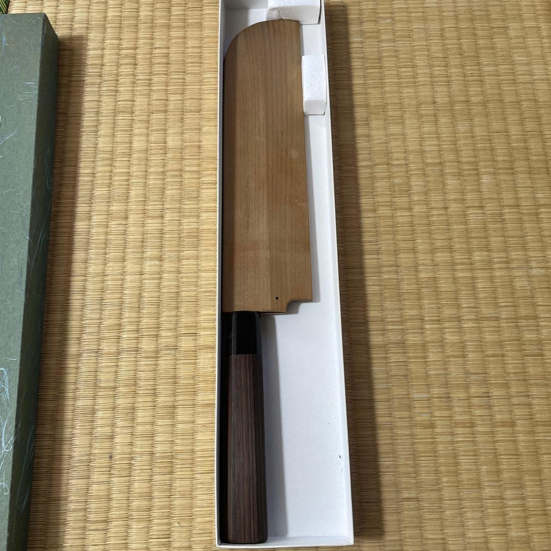 粟田口 一竿子忠綱と同手 薄刃包丁　本焼　八寸　黒檀柄