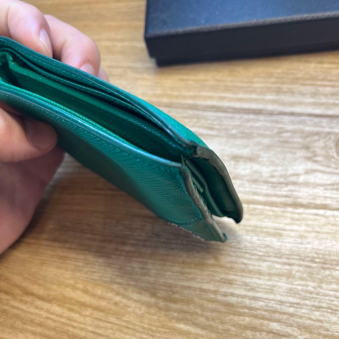 PRADA グリーン 二つ折り財布