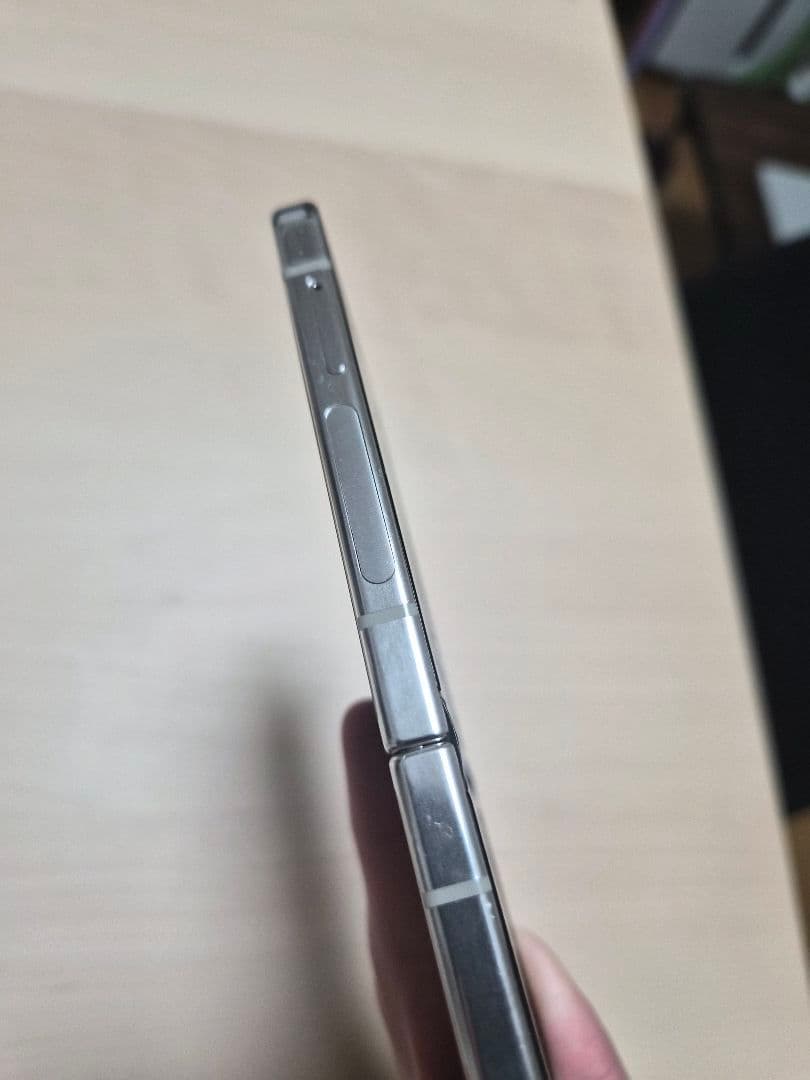 Galaxy ZFlip5 ホワイト(クリーム)　★ジャンク品