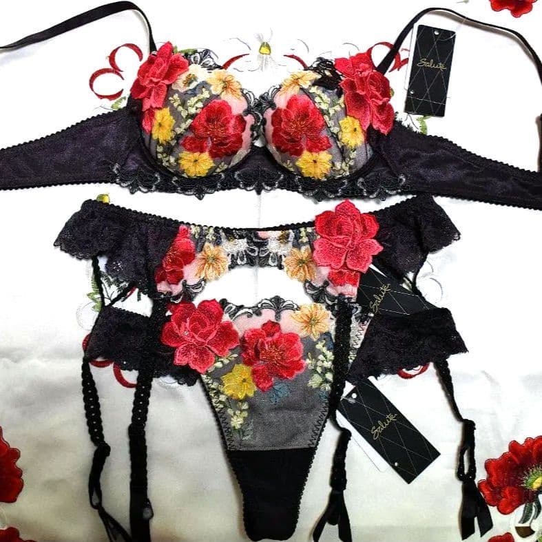 新品☆ワコール☆サルート☆９３Gニューヨーク☆ＶＩ☆Ｃ７０＆ソングＭ＆ガーターＭ