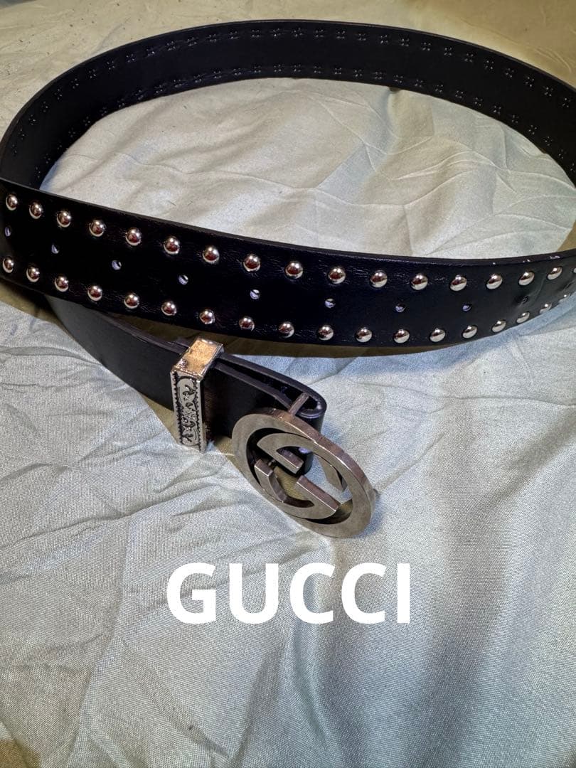 Gucci スタッズ付き 黒レザーベルト