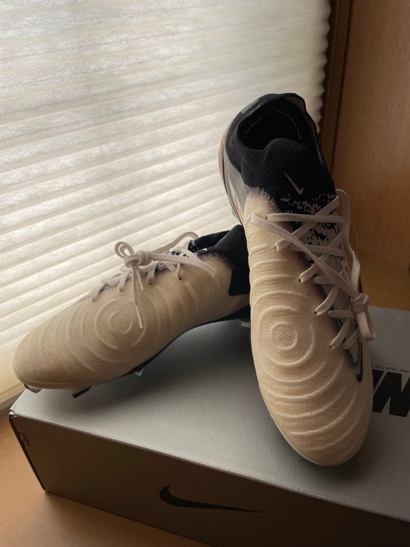 Nike Phantom サッカーシューズ ホワイト/ブラック/ゴールド