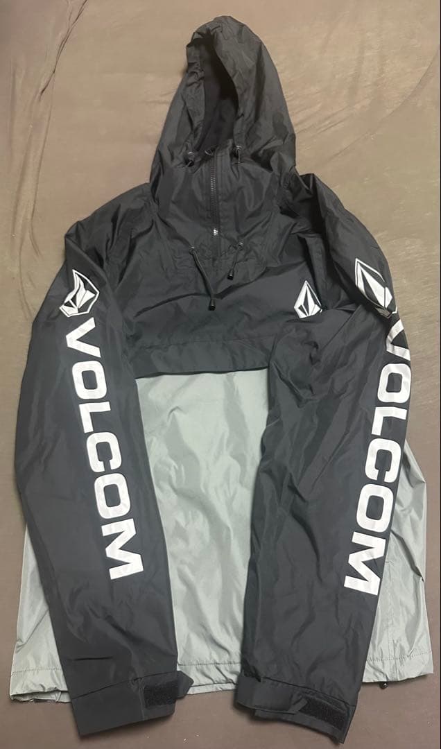 VOLCOM フード付きスノーボードウェア　ブラック/グレー　サイズL