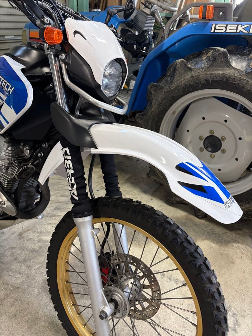 DT230ランツァフロントフェンダー　セロー250