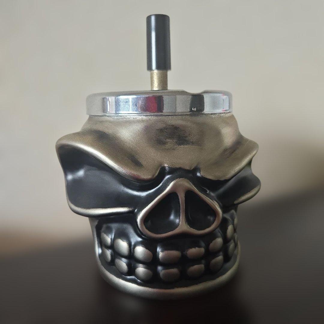 スカル 骸骨 頭蓋骨 プッシュ式 蓋付き灰皿 Bullshit