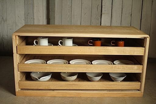 古い木製の引き出し3段　チェスト　桐箪笥　食器棚　シャツケース　収納棚　古家具