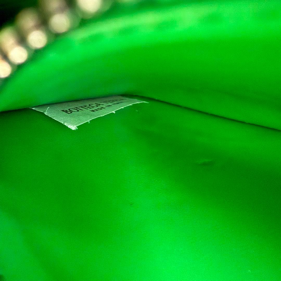 極美品　BOTTEGA VENETA マキシイントレチャート 長財布 黒 × 緑