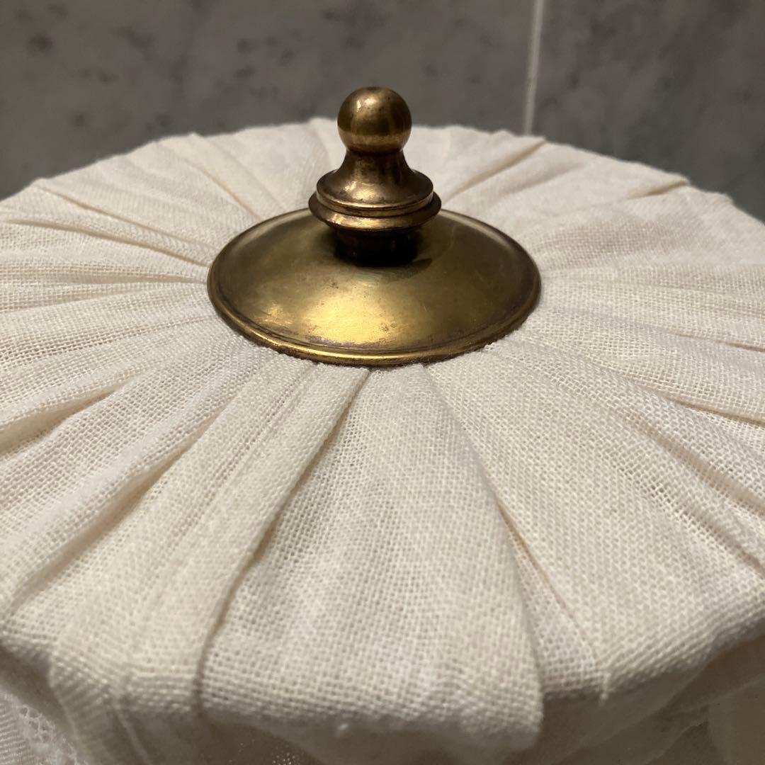 アメリカアンティーク手編みのレースが芸術的で真鍮がゴージャスな存在感抜群のランプ