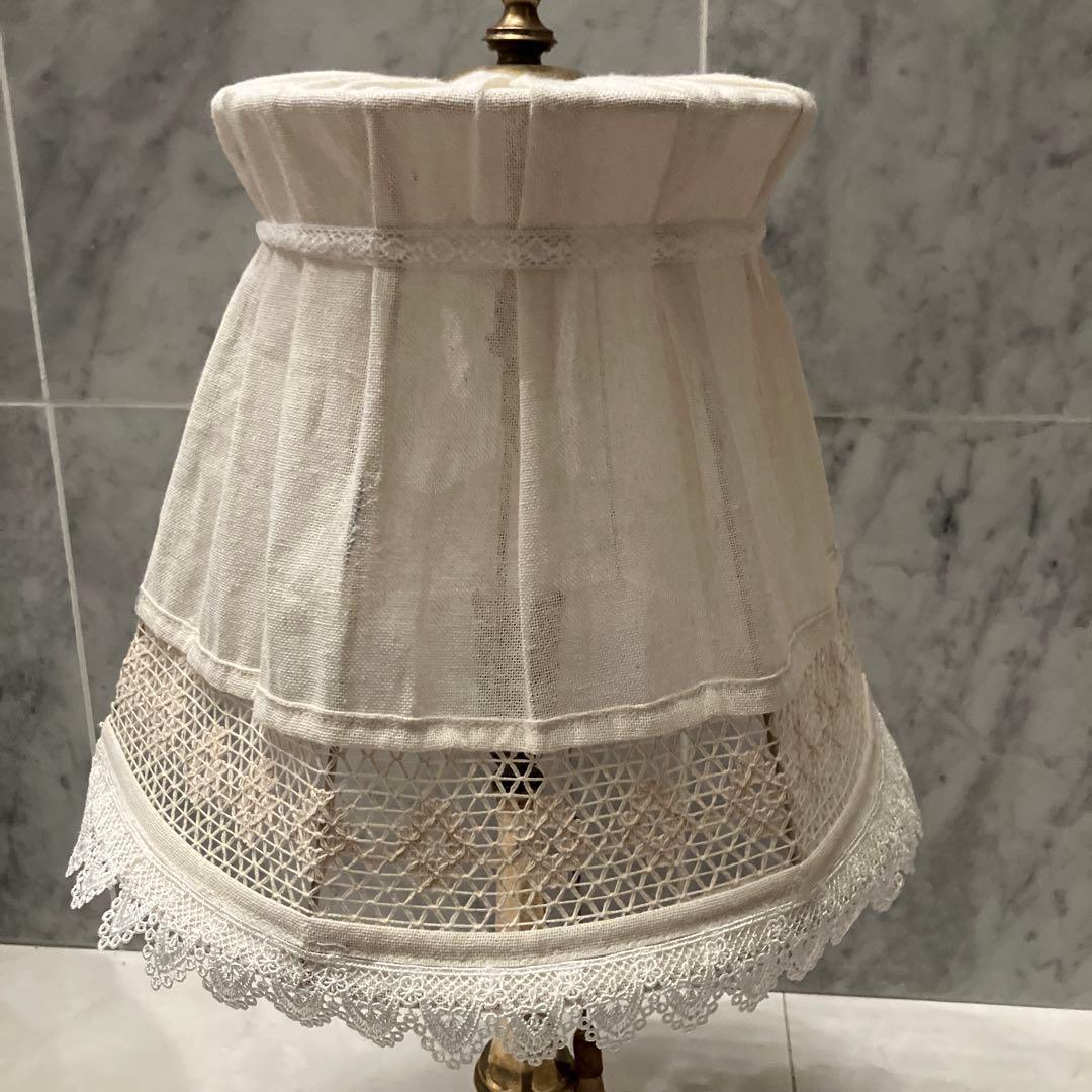 アメリカアンティーク手編みのレースが芸術的で真鍮がゴージャスな存在感抜群のランプ