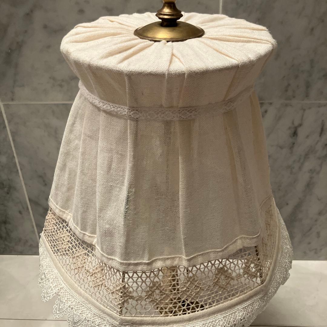 アメリカアンティーク手編みのレースが芸術的で真鍮がゴージャスな存在感抜群のランプ