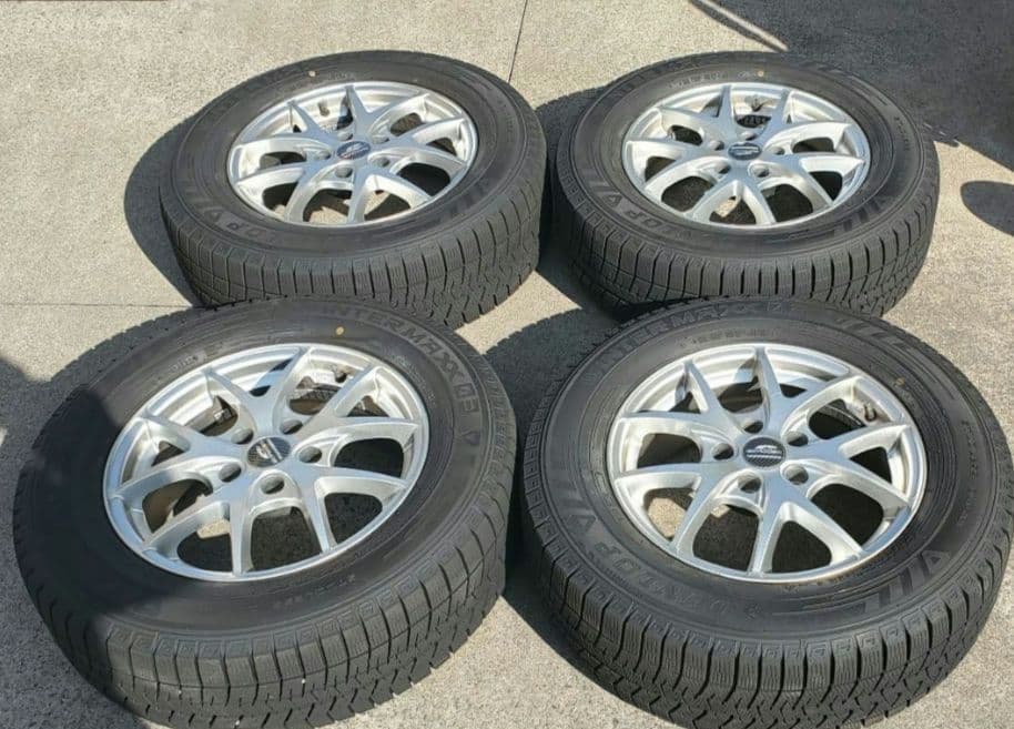 24年製215/65R16スタッドレス+16インチホイール　バリ山　ナット◯