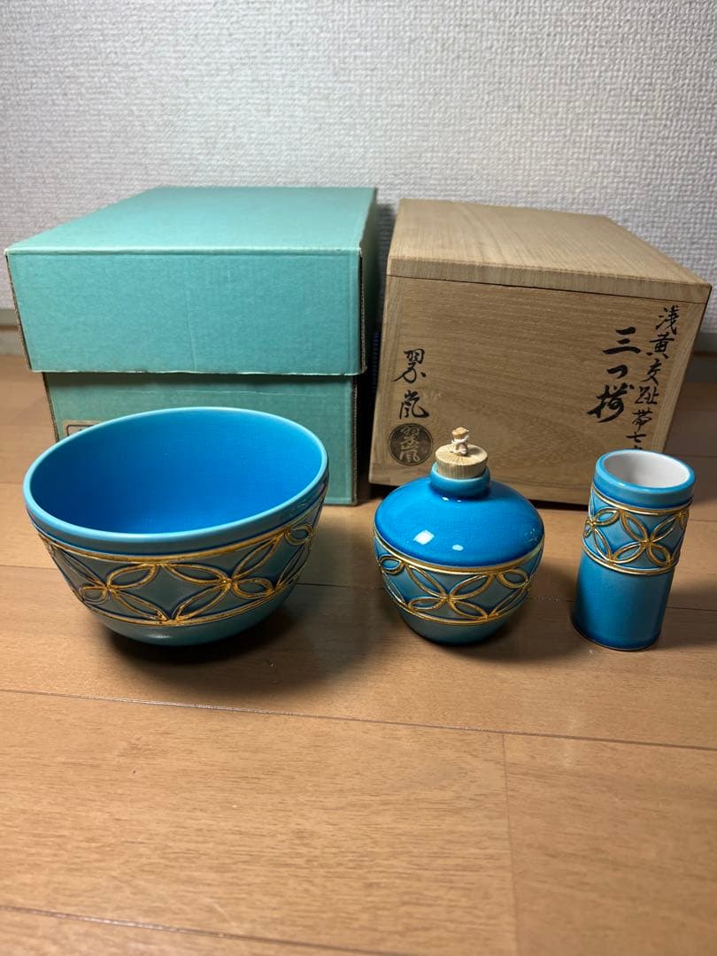 632 茶道具皆具　中村翠嵐　浅黄交趾帯七宝　三つ揃　茶碗茶入蓋置　未使用有田焼
