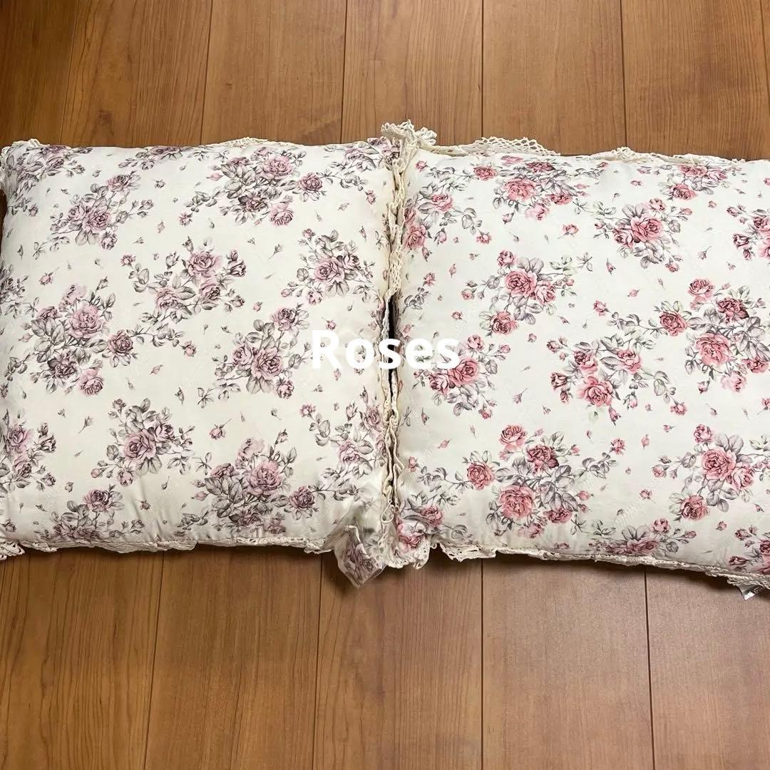 レストローズ　ビンテージ　スクエアクッション　レース縁取り