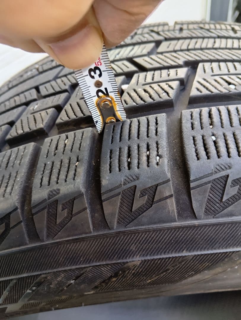 235/50R18スタッドレスyokohama