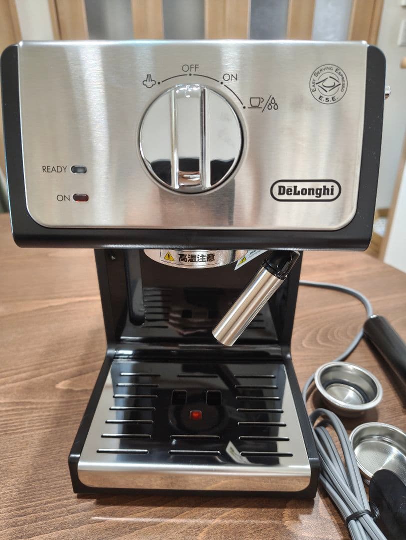 【美品】'De'Longhi (デロンギ) エスプレッソメーカーECP3220J