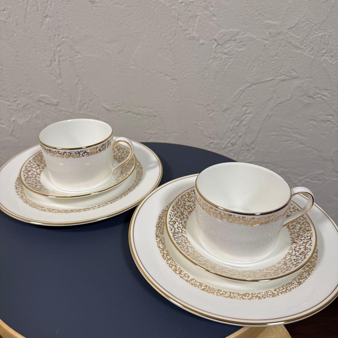 ウェッジウッド　ヴェラ・ウォン　ペアカップ＆ソーサー　プレート