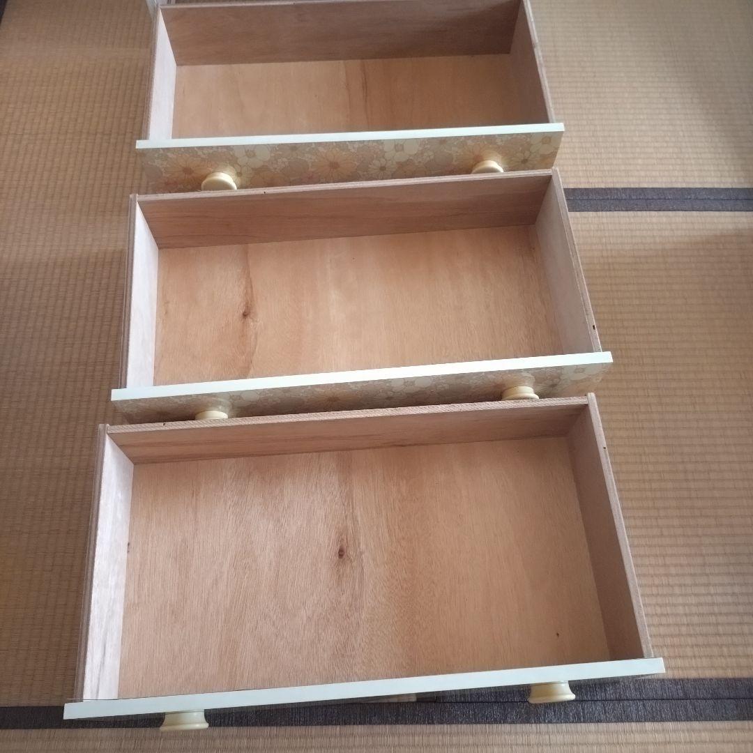 ポップな花柄デザインの押入れタンス 3段 チェスト 昭和レトロ