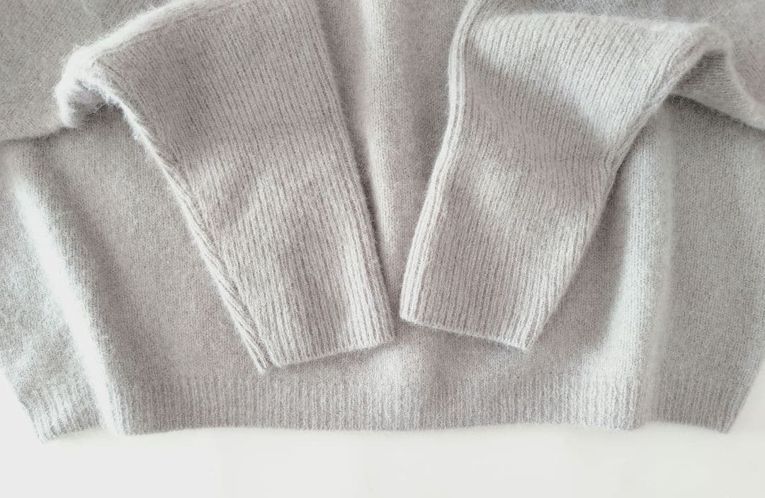 【BEARDSLEY】ビアズリー FOXウール後ろボタンニット ライトグレー