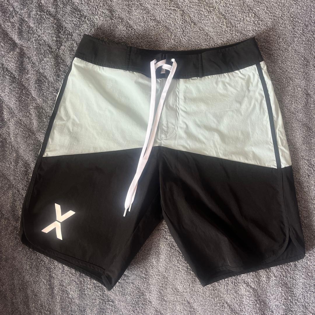 VEATM サーフパンツ Mサイズ 黒/水色