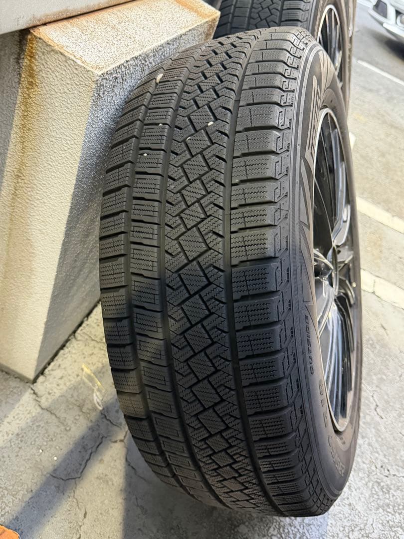 1月9日まで　Pirelli Ice Zero 18インチ スタッドレスタイヤ