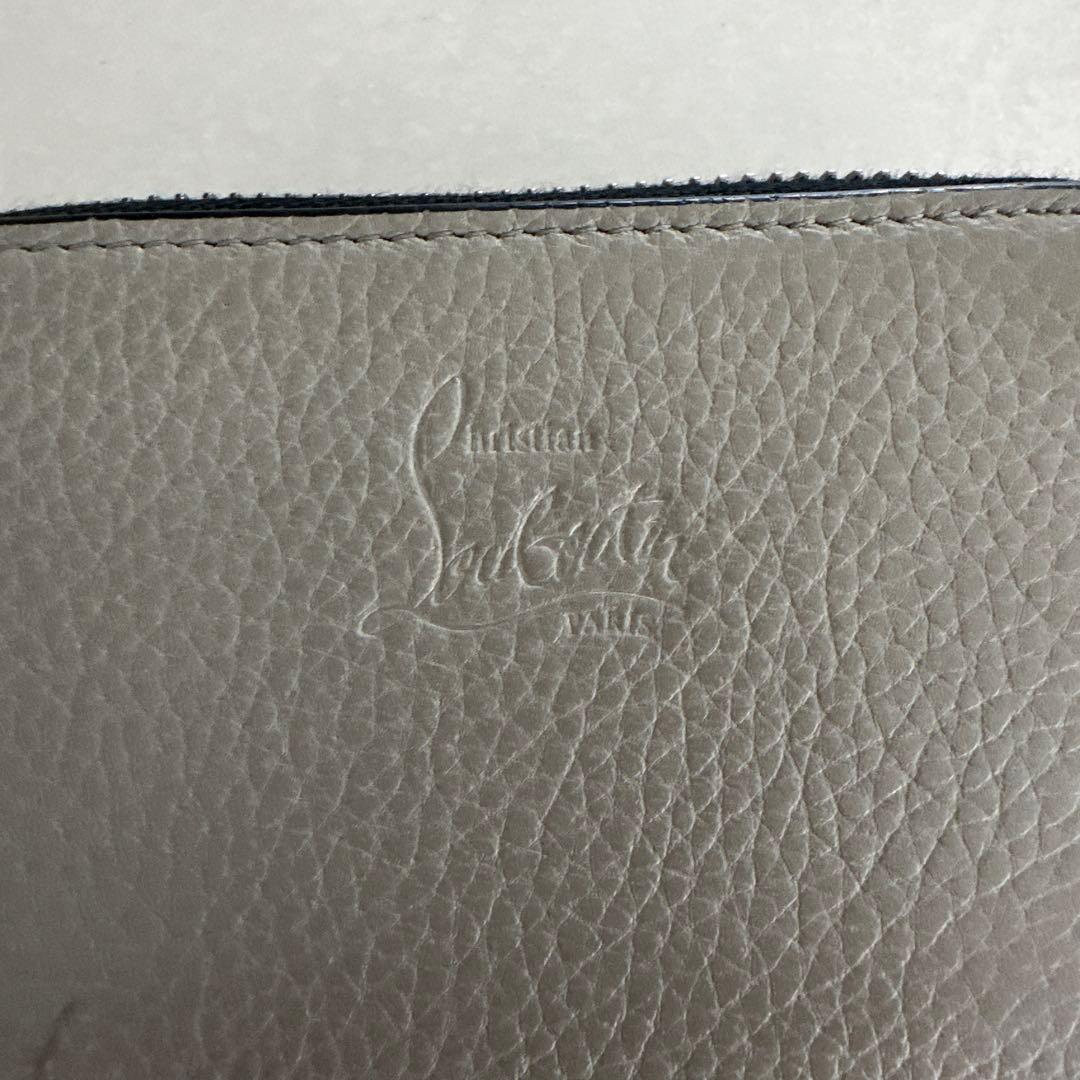 Christian Louboutin パネトーネ スタッズ ケース