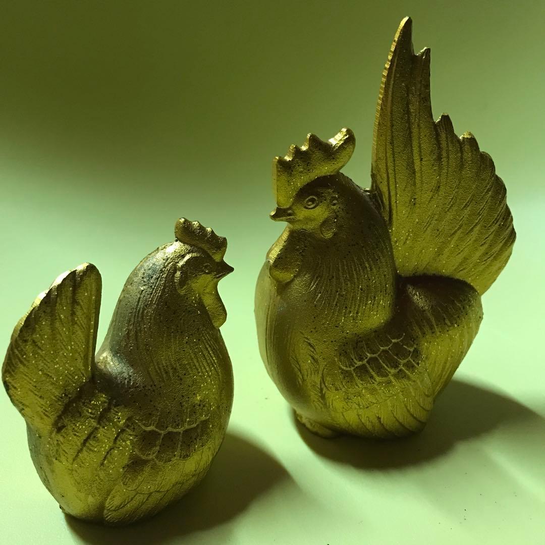 金色の鶏の置物　鉄製品