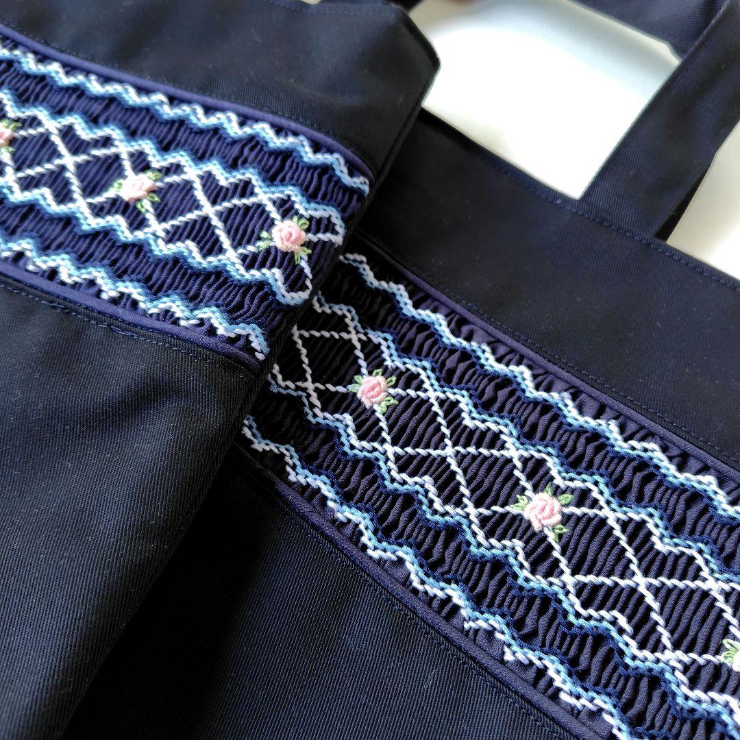 お嬢様用　レッスンバッグと靴袋のセット　スモッキング刺繍　ネイビー地