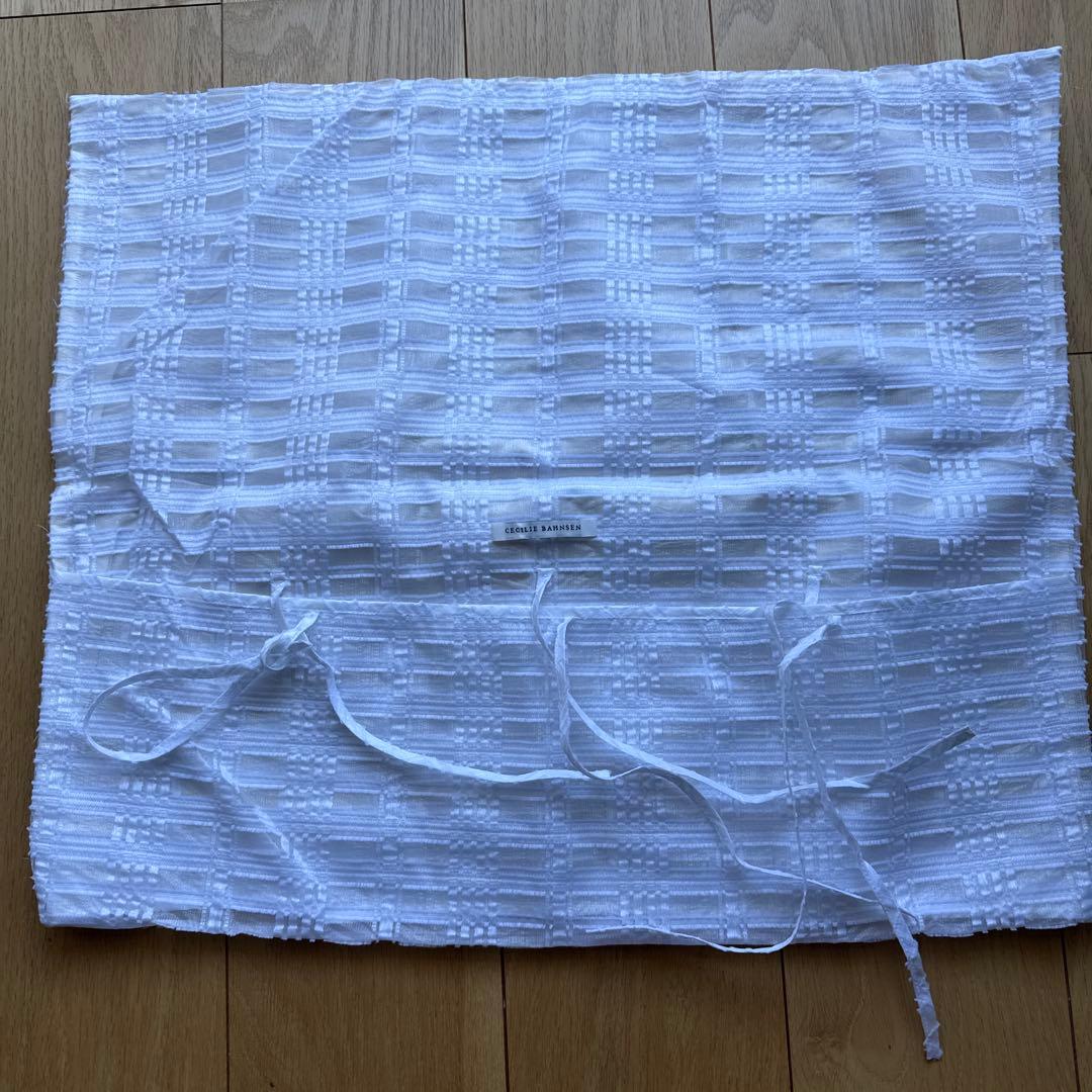 新品未使用　Cecilie Bahnsen ホワイトクッションカバー