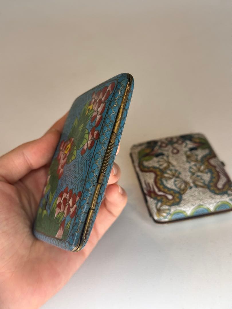 最终価格中国清代掐絲琺瑯 七宝焼 銅製煙具箱二点 龍紋・藍地牡丹文 時代物古美術