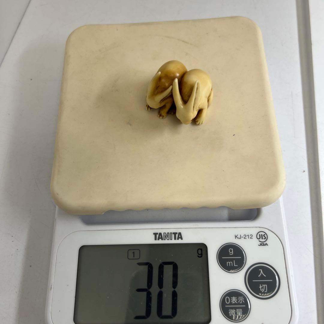 岡友銘　極上ウサギ根付　30g 東Y8-0113☆2Fトトサ