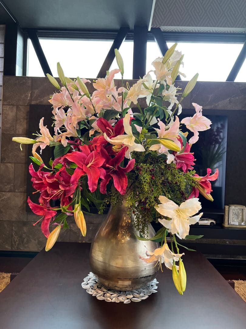 【美品】巨大エミリオロバ　豪華なユリの造花アレンジメント