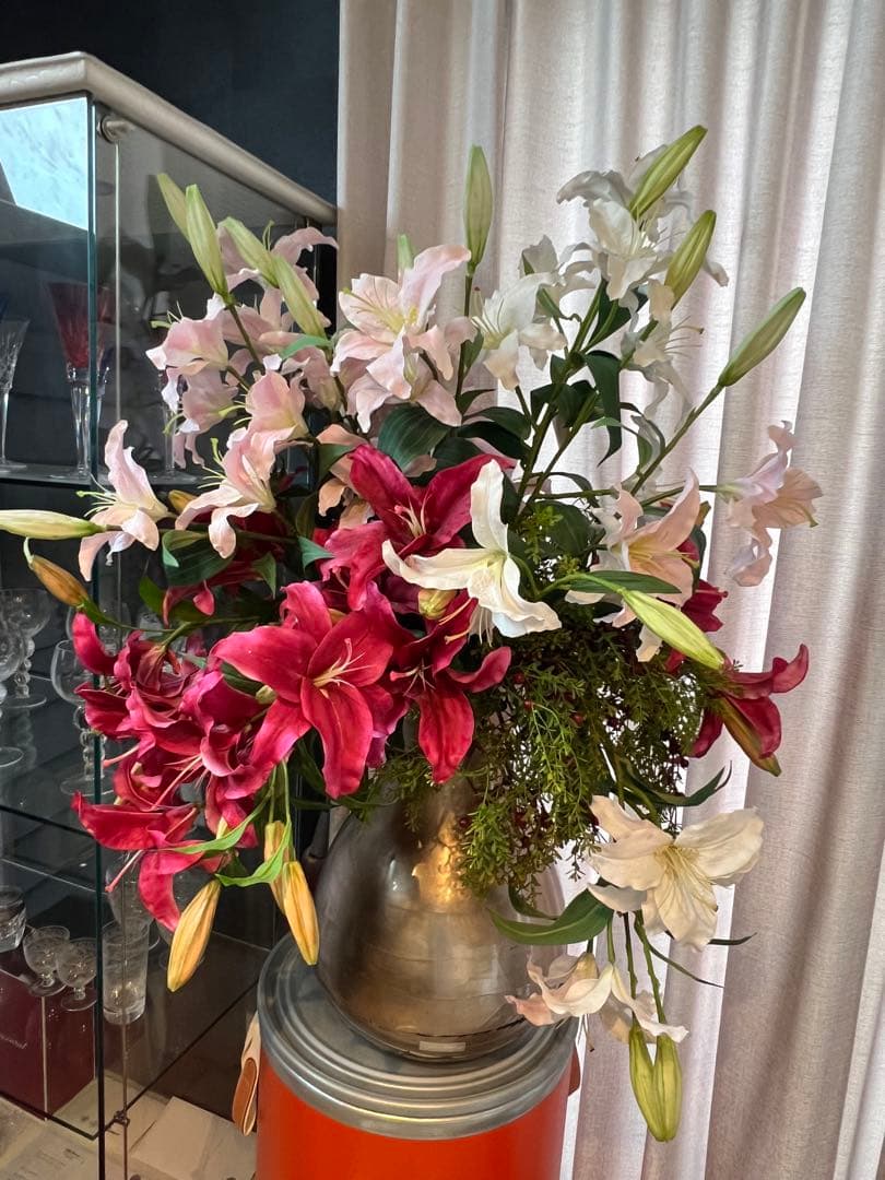 【美品】巨大エミリオロバ　豪華なユリの造花アレンジメント