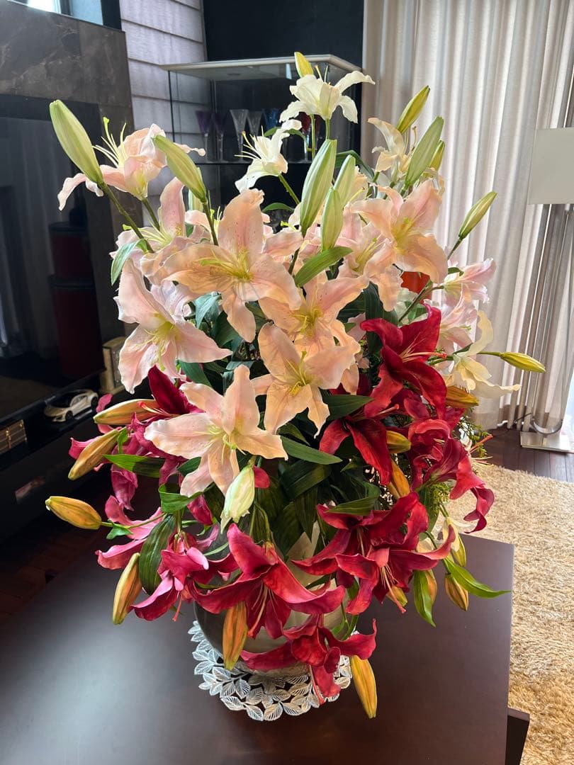 【美品】巨大エミリオロバ　豪華なユリの造花アレンジメント