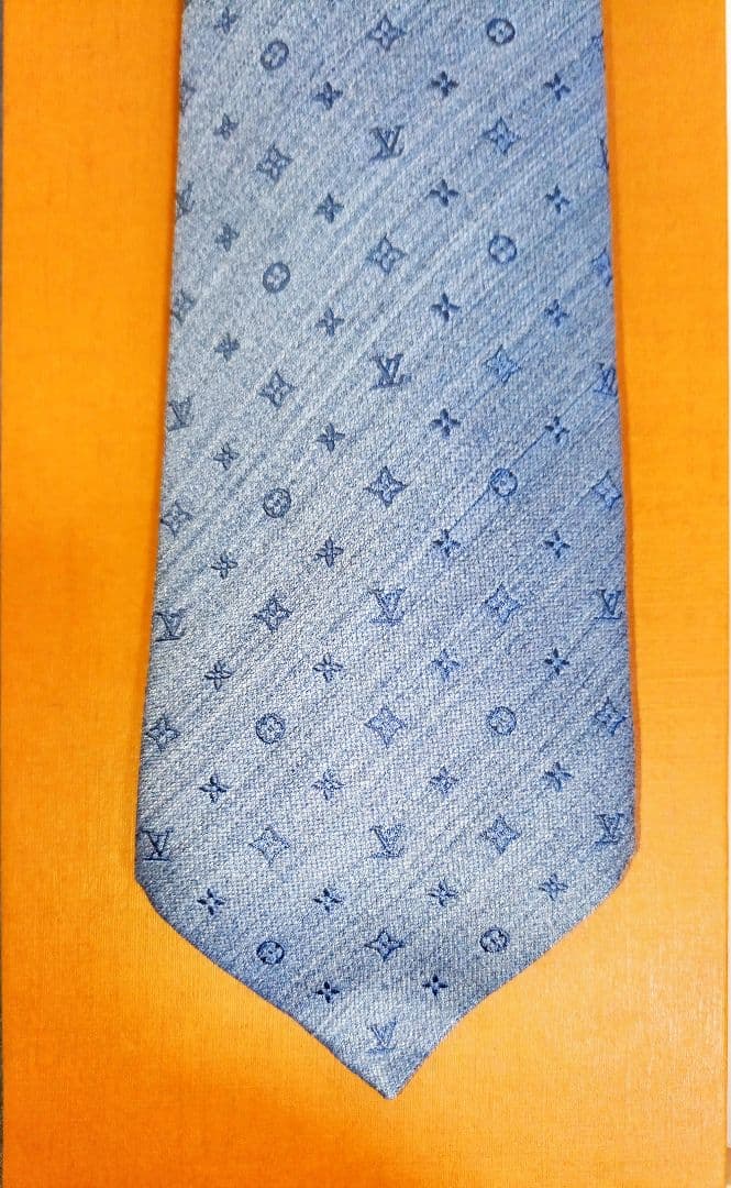 LOUIS VUITTON 青いネクタイ