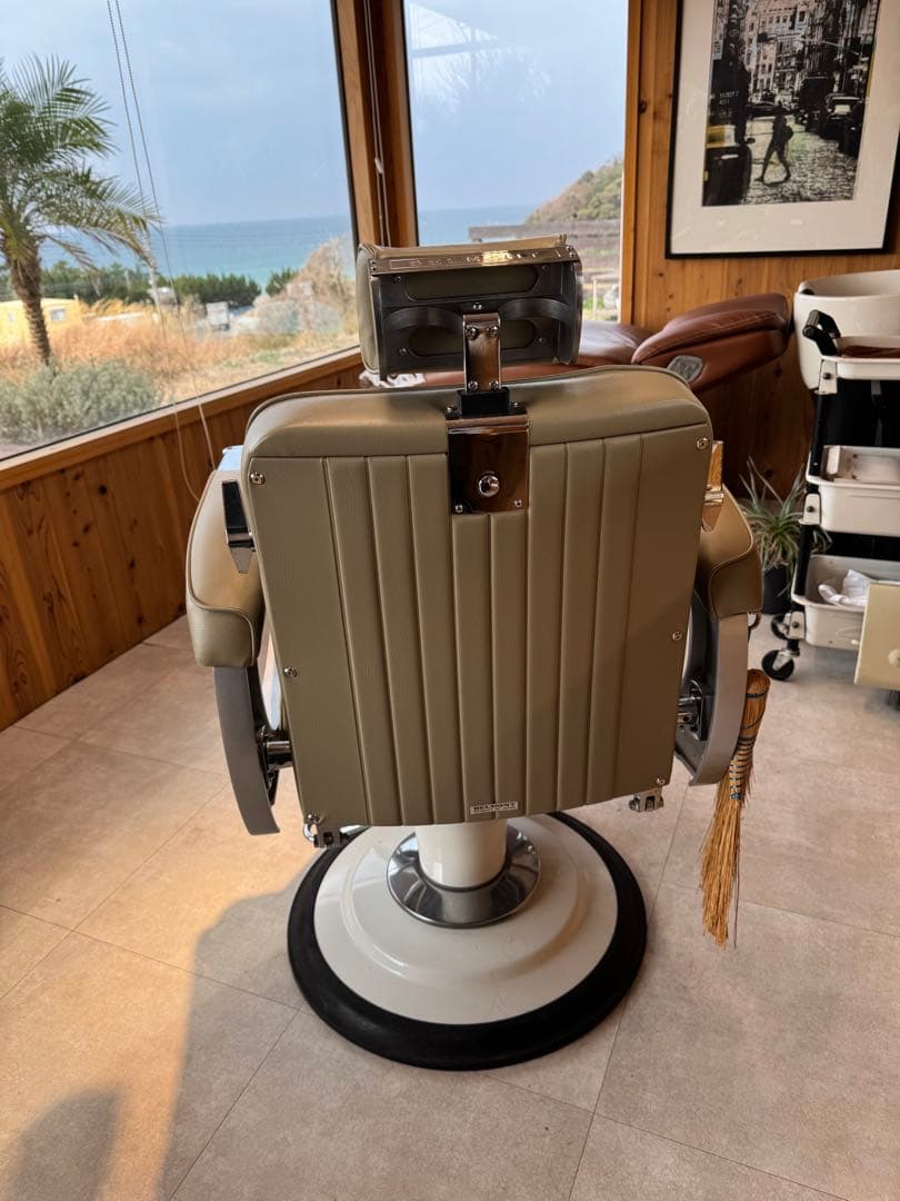 タカラベルモント製理容椅子『225 ハイドロウリックポンプタイプ』