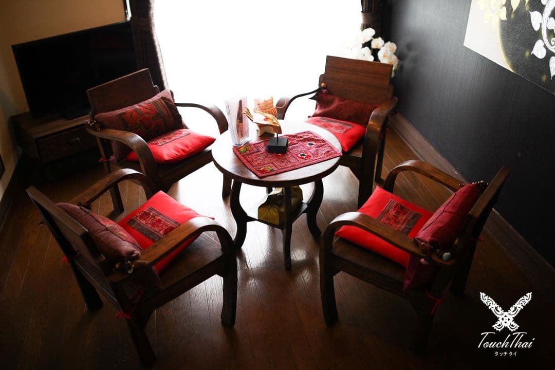 【タイのチェンマイ産】ハンドメイド 木製テーブル&チェア4脚セット (引取限定)