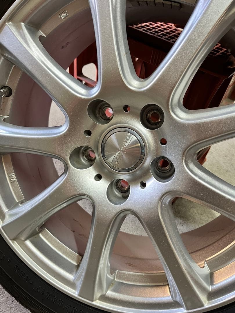 205 55 17 スタッドレスタイヤ 22年製　送料込み