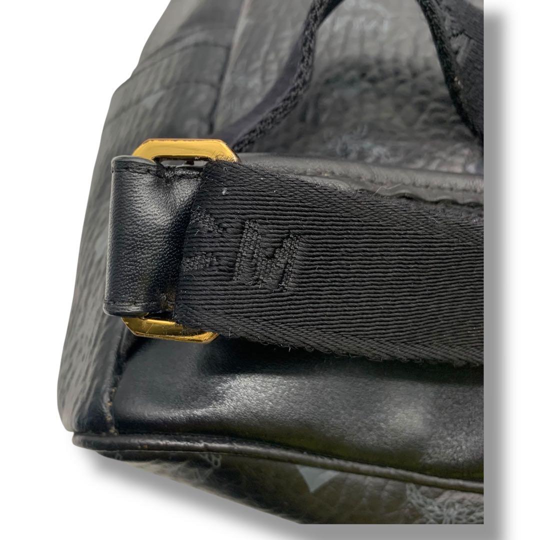 MCM リュック　レザー　スタッズ　黒　ブラック　総柄